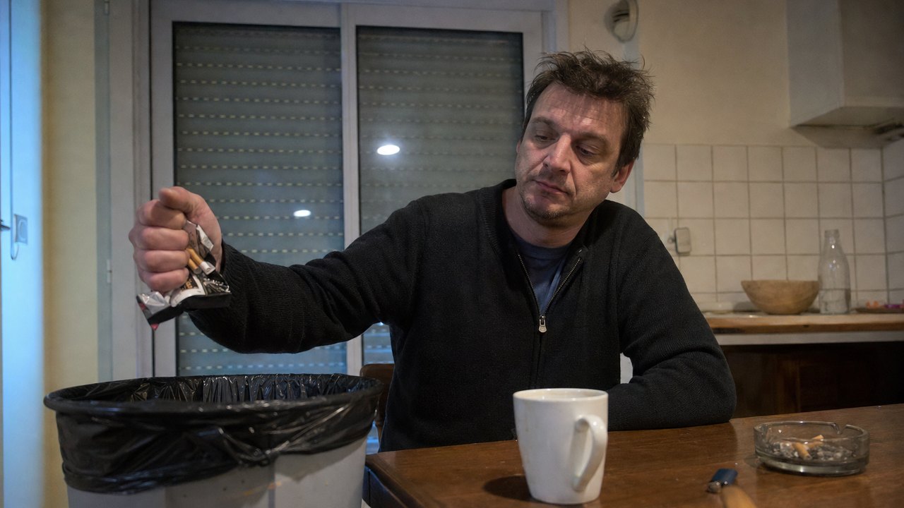 Arrêt du tabac avant une greffe de cheveux — le tabagisme est le facteur de risque patient le plus constamment cité pour la nécrose du cuir chevelu